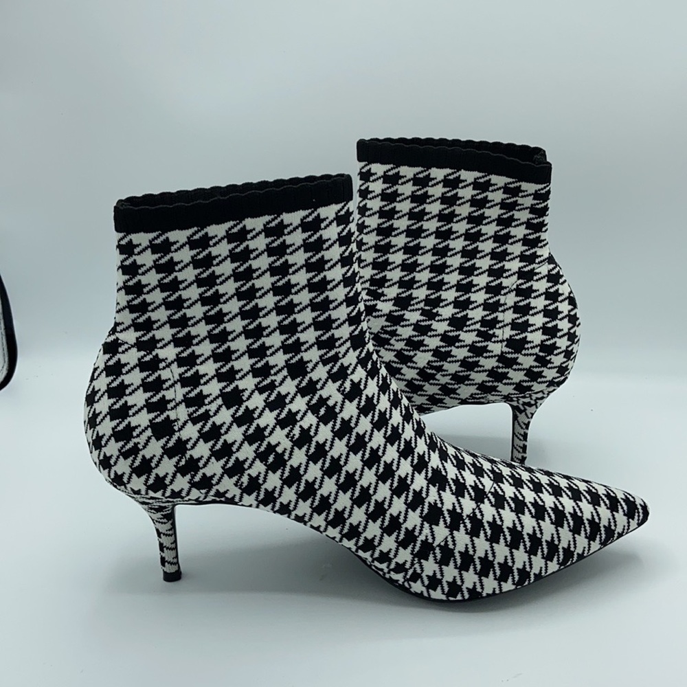 Charles David Houndstooth Bootie
